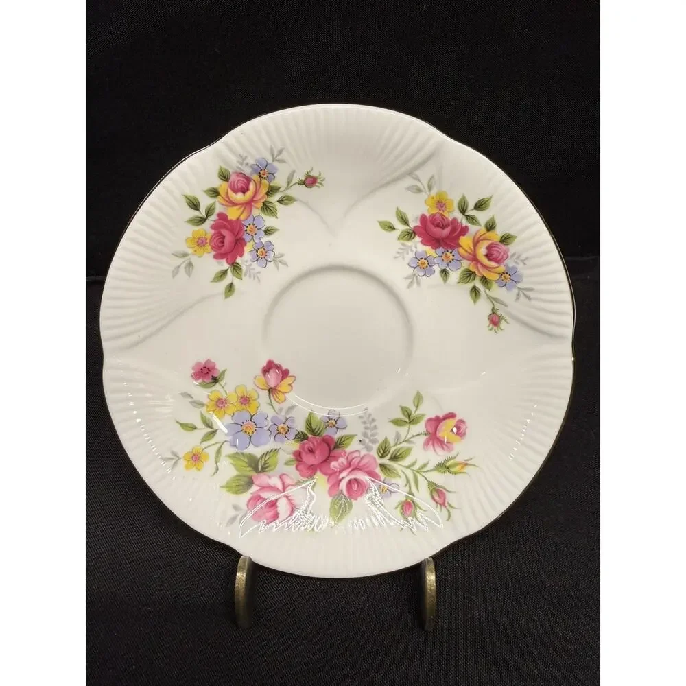 Royal Albert Bone China tea cup & saucer England Pink roses floral pattern VTG